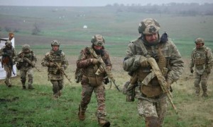 俄军复仇之战，乌军亚速旅撑不住逃跑，9名北约军官被击毙