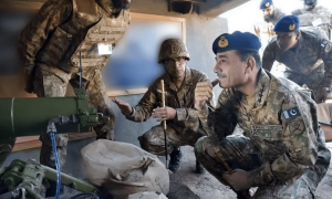 短时间瓦解突袭！巴基斯坦7小时内重创塔利班，炸坦克爆弹药库，炸飞旅指挥部