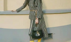 演员陈伟霆官宣与模特何穗结婚生子，并配文“爸爸、妈妈还有他”