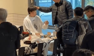 原创 
            比卢普斯谈杨瀚森NBA首秀：还没有感受到他紧张 相信他会记住一辈子