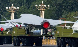 解放军在南海划下禁航区，福建舰传来好消息：甲板上出现了舰载机