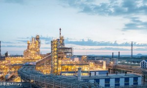 损失惨重：乌克兰无人机深入俄境1300公里，袭击萨拉瓦特炼油厂