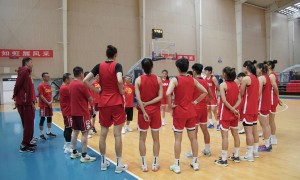 中国女篮抵达西安备战西甲劲旅 韩旭张子宇领衔16人名单