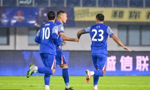 中超-吴曦点射于汉超头球救主 申花2-1逆转胜9人西海岸