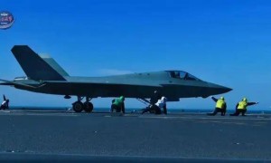 美国成了笑话：歼-35成人类首款电磁弹射五代机，美军在干啥？