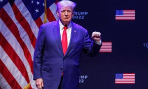 行程有变，特朗普不去APEC峰会？中方一纸禁令生效，美国作茧自缚