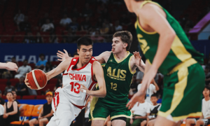 原创 
            狂轰17分15板9助4帽！男篮16岁天才杀红眼：下一个丁彦雨航是他？