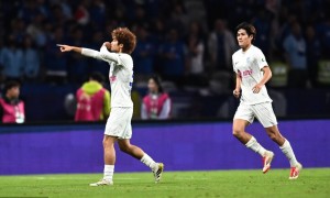 中超-吴曦破门路易斯点球绝平 申花2-2英博距榜首2分