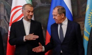 全家流亡俄罗斯10个月后，叙利亚发出全球逮捕令，阿萨德命运由不得自己掌控