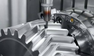 原创 
            真解气！71岁的董明珠7年磨一剑，直接超越德国的机床