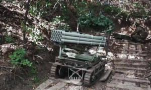 俄军经过一千多天艰难战斗，终于发现乌军的真正要害：一夜间切断顿巴斯铁路