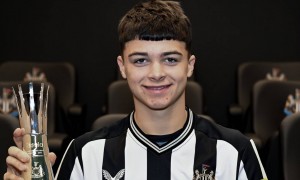 原创 
            3球5助攻！19岁英格兰天才中场新星横空出世，3大欧洲豪门疯抢