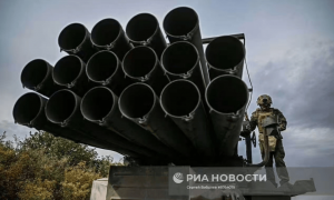 乌军2个旅被炸成火海，俄军获得重要情报，午夜重创北约秘密运输线！