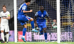 反弹！中超-吴曦两球阿苏埃传射 申花6-1梅州迎近四轮首胜