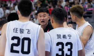 杜锋：希望球员将冠军精神带回去 为中国篮球发光发热