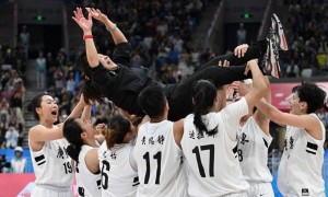 15日综述：地表最难大战樊振东赢王楚钦 女足女篮出金