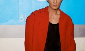 知名歌手街头卖水果被偶遇！