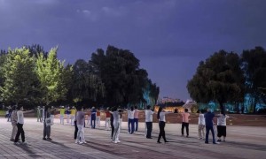 争议之下的老年“暴走团”