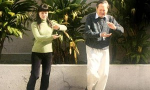 原创 
            杨振宁葬礼结束，次子杨光宇发声，围绕翁帆的 3 个疑问，也该解开