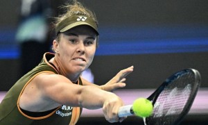 战至决胜盘无法坚持比赛，郑钦文止步中网第三轮