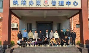 可疑男女频繁出入，竟在墓地干这事！多人当场被抓→