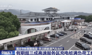 国庆高速路充电桩迎“排队叫号”模式：有车主排队3小时充电1小时
